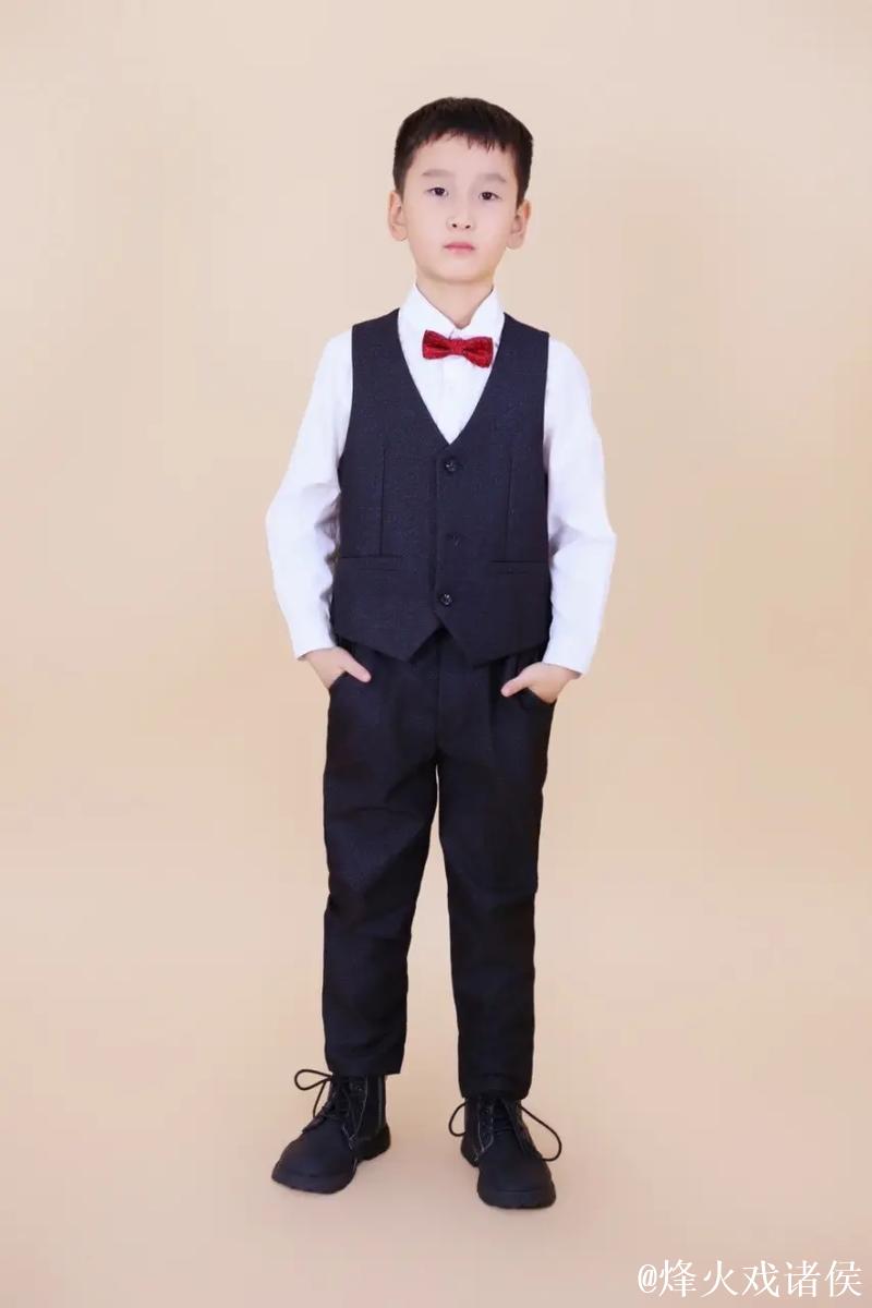 7岁中国男孩留洋半年踢出职业范儿